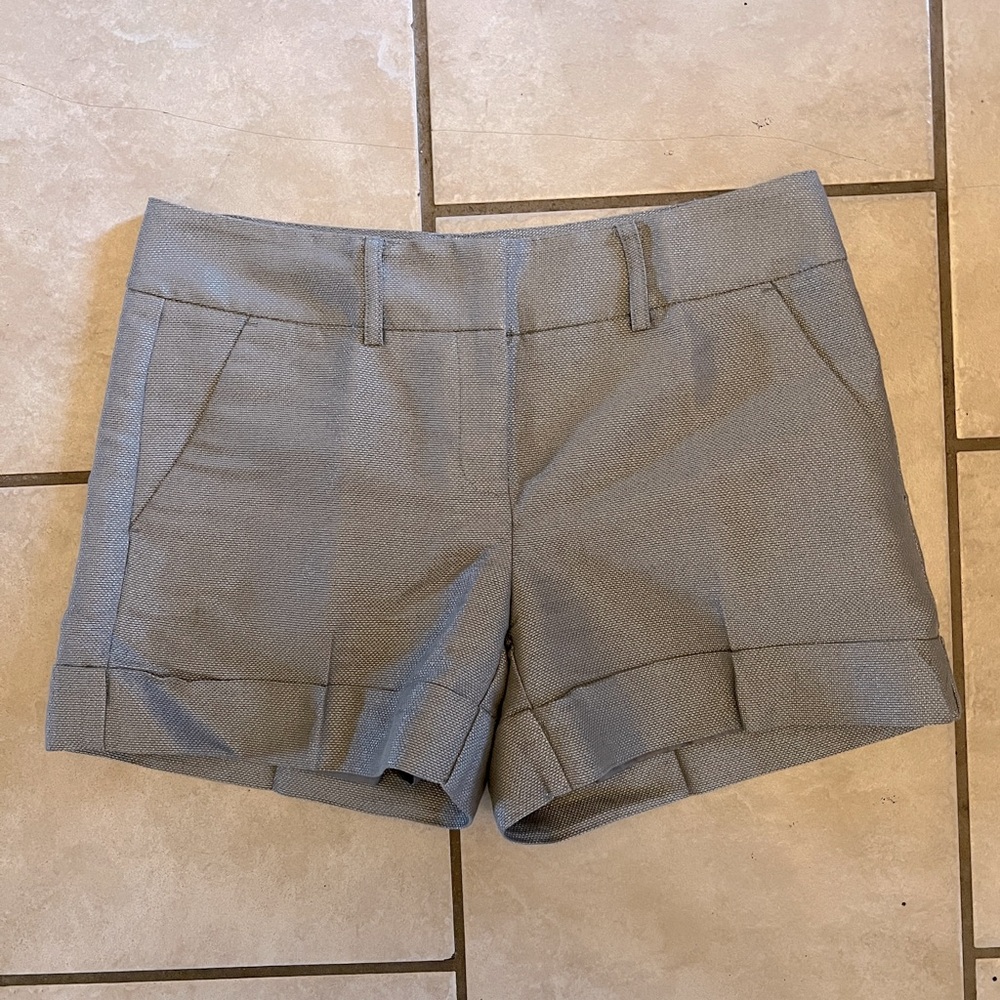 New York & Company Silver Shimmer Dress Shorts - Size 4
